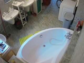 voyeurcam-julmodels-bath-1st-1 camsoda