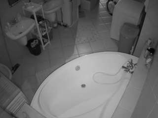 voyeurcam-julmodels-bath-1st-1 camsoda