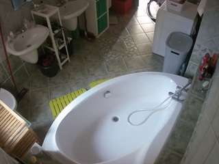 voyeurcam-julmodels-bath-1st-1