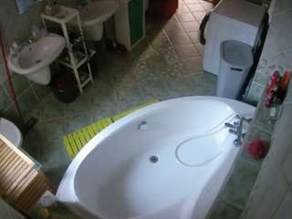 voyeurcam-julmodels-bath-1st-1 webcam model