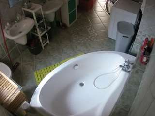 voyeurcam-julmodels-bath-1st-1 webcam model