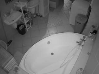 voyeurcam-julmodels-bath-1st-1