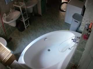 voyeurcam-julmodels-bath-1st-1
