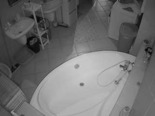 voyeurcam-julmodels-bath-1st-1
