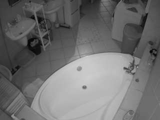 voyeurcam-julmodels-bath-1st-1