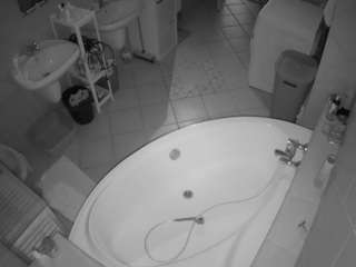 voyeurcam-julmodels-bath-1st-1