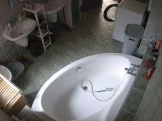 voyeurcam-julmodels-bath-1st-1