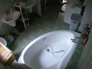 voyeurcam-julmodels-bath-1st-1