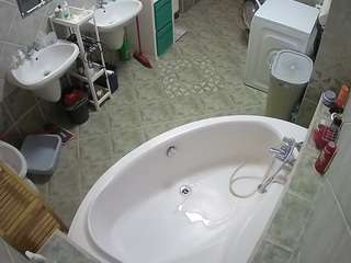 voyeurcam-julmodels-bath-1st-1 webcam model