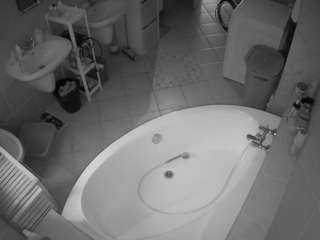 voyeurcam-julmodels-bath-1st-1 webcam model