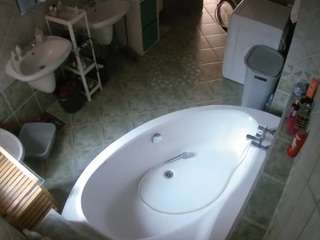 voyeurcam-julmodels-bath-1st-1 webcam model
