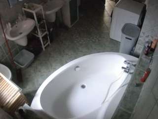 voyeurcam-julmodels-bath-1st-1