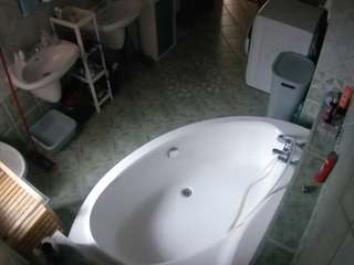 voyeurcam-julmodels-bath-1st-1