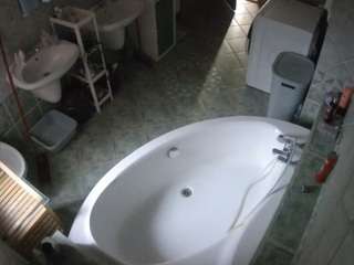 voyeurcam-julmodels-bath-1st-1