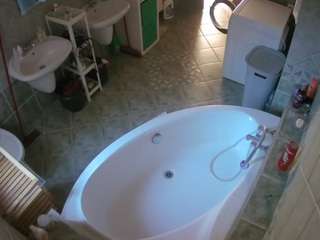 voyeurcam-julmodels-bath-1st-1