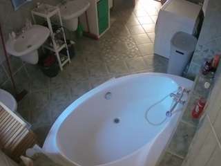voyeurcam-julmodels-bath-1st-1