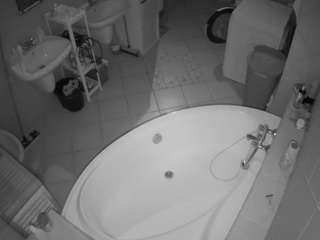 voyeurcam-julmodels-bath-1st-1