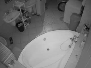 voyeurcam-julmodels-bath-1st-1