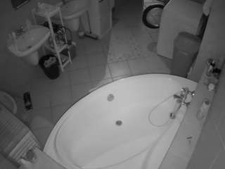 voyeurcam-julmodels-bath-1st-1