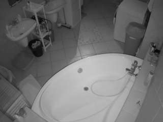 voyeurcam-julmodels-bath-1st-1