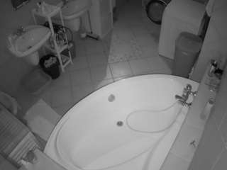 voyeurcam-julmodels-bath-1st-1