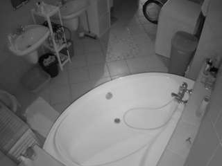 voyeurcam-julmodels-bath-1st-1