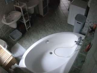 voyeurcam-julmodels-bath-1st-1