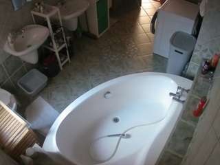 voyeurcam-julmodels-bath-1st-1