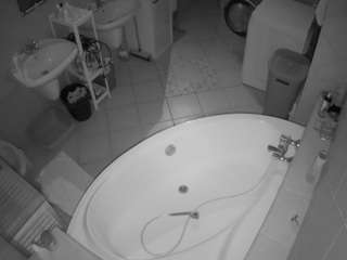 voyeurcam-julmodels-bath-1st-1 camsoda
