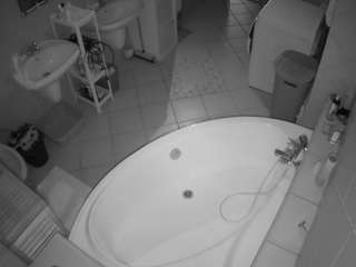 voyeurcam-julmodels-bath-1st-1 camsoda
