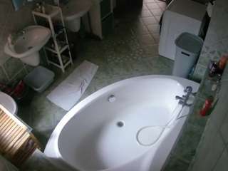 voyeurcam-julmodels-bath-1st-1's CamSoda show and profile