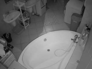 voyeurcam-julmodels-bath-1st-1 webcam model