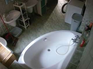 voyeurcam-julmodels-bath-1st-1