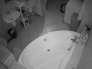 voyeurcam-julmodels-bath-1st-1 webcam model
