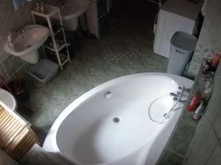 voyeurcam-julmodels-bath-1st-1 webcam model