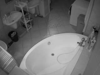 voyeurcam-julmodels-bath-1st-1 webcam model