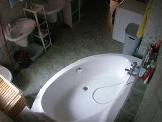 voyeurcam-julmodels-bath-1st-1