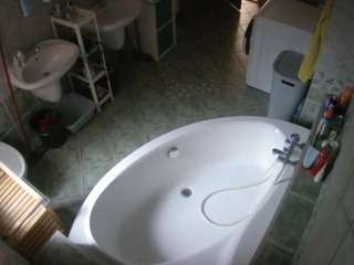 voyeurcam-julmodels-bath-1st-1