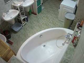 voyeurcam-julmodels-bath-1st-1