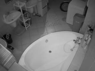 voyeurcam-julmodels-bath-1st-1