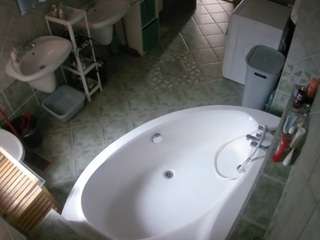 voyeurcam-julmodels-bath-1st-1