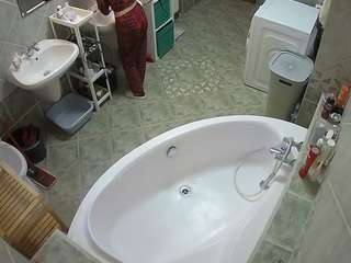 voyeurcam-julmodels-bath-1st-1's CamSoda show and profile