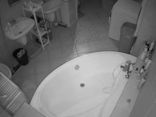voyeurcam-julmodels-bath-1st-1
