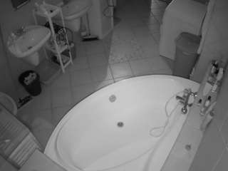 voyeurcam-julmodels-bath-1st-1 webcam model
