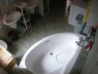 voyeurcam-julmodels-bath-1st-1