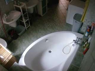 voyeurcam-julmodels-bath-1st-1