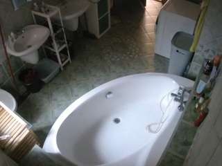 voyeurcam-julmodels-bath-1st-1