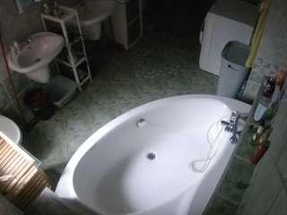 voyeurcam-julmodels-bath-1st-1