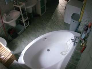 voyeurcam-julmodels-bath-1st-1