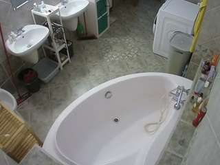 voyeurcam-julmodels-bath-1st-1